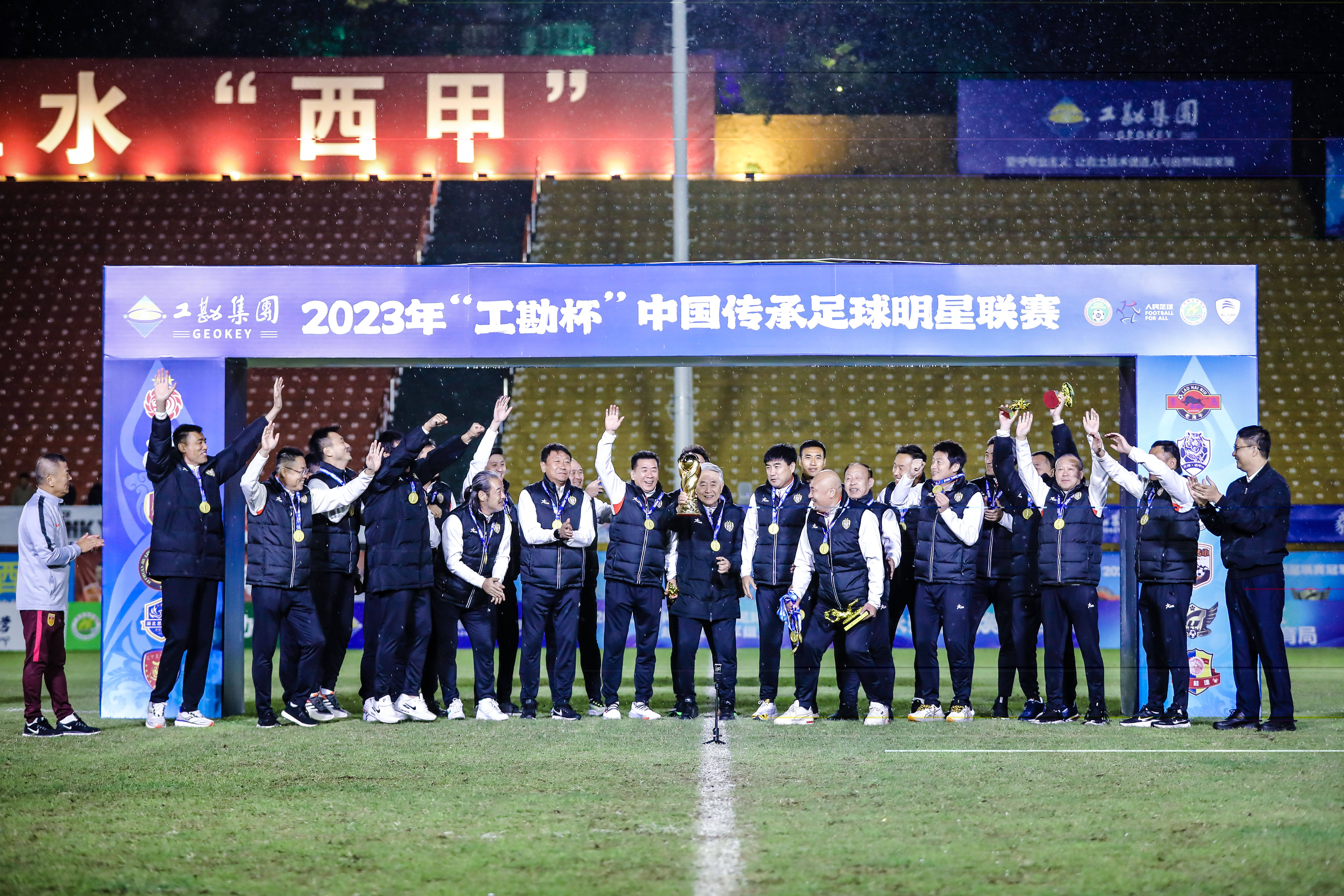 乐鱼体育官方首页-顶尖足球队伍在国内职业联赛中角逐
